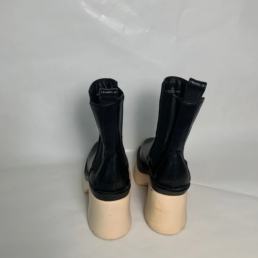 Liliana Womens Black Cream Chunky Platform Block Heel Chelsea Boots Size  5.5